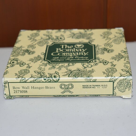 SOLD • NOB Vintage Bombay Company Brass Bow Wall Hanger Hook 2171018 4.5 x 4" - Picture 3 of 7